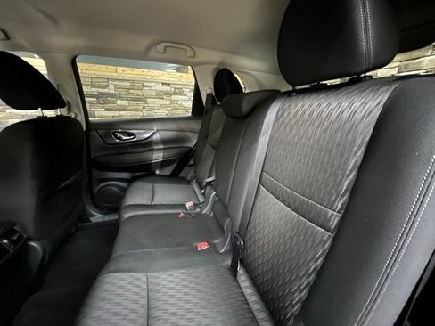 Used 2018 Nissan Rogue SV w/ Premium Package AWD/4WD image 32