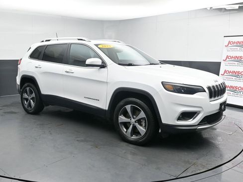 Used 2019 Jeep Cherokee Limited image 2