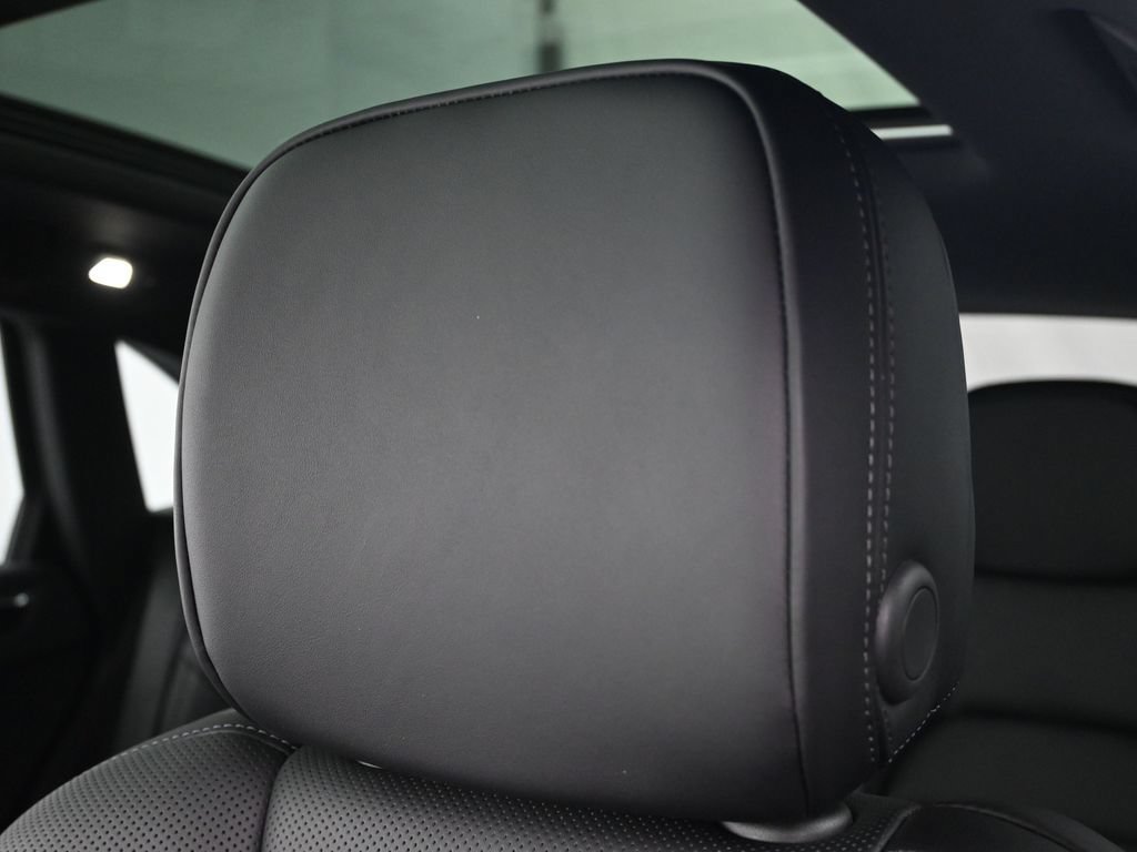 Used 2026 Porsche Macan AWD/4WD image 20