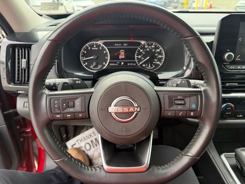 Used 2024 Nissan Pathfinder SV AWD/4WD image 16