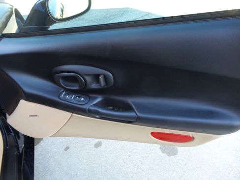 Used 2001 Chevrolet Corvette Coupe w/ Preferred Equipment Group2 image 79