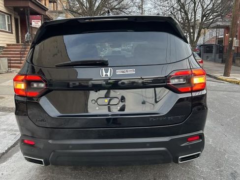 Used 2025 Honda Pilot Black Edition image 10