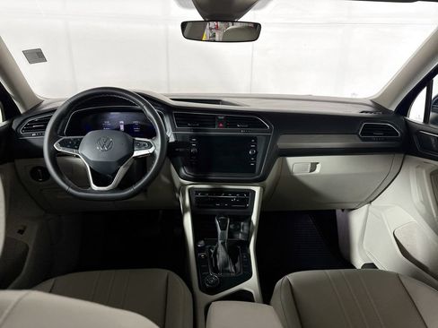 Certified 2024 Volkswagen Tiguan SE w/ Panoramic Sunroof Package AWD/4WD image 13