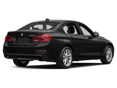 Used 2018 BMW 320i Sedan RWD image 2