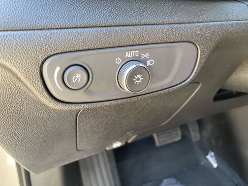 Used 2023 Chevrolet Bolt EUV LT w/ Convenience Package FWD image 17