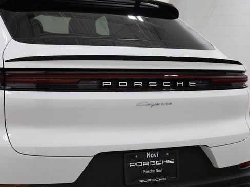 New 2026 Porsche Cayenne Coupe AWD/4WD image 8