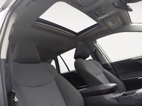Used 2019 Toyota RAV4 XLE AWD/4WD image 12