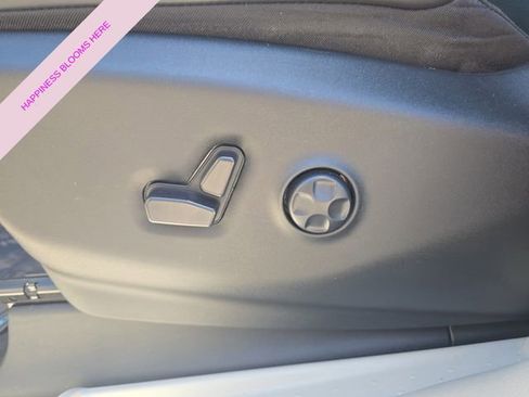 Certified 2023 Chrysler Pacifica Touring-L FWD image 16
