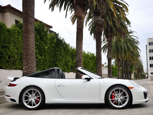 Used 2019 Porsche 911 Targa 4S image 4