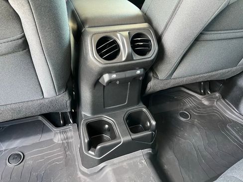 Used 2024 Jeep Wrangler Unlimited Sport AWD/4WD image 28