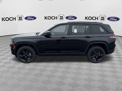 Used 2023 Jeep Grand Cherokee Altitude image 4
