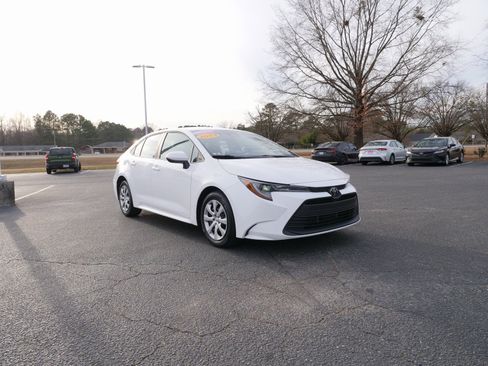 Used 2023 Toyota Corolla LE image 10
