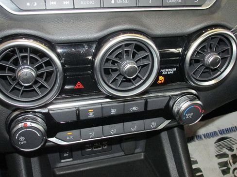 Used 2024 Nissan Sentra SV image 23