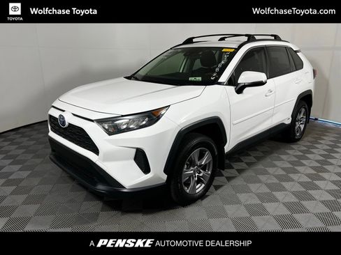 Used 2022 Toyota RAV4 LE image 1