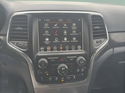 Used 2018 Jeep Grand Cherokee Laredo image 16