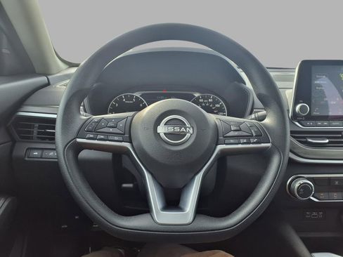 Certified 2025 Nissan Altima 2.5 SV image 17