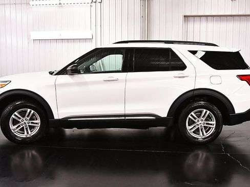 Used 2022 Ford Explorer XLT image 4