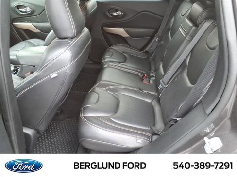 Used 2018 Jeep Cherokee Latitude w/ Altitude Package image 13