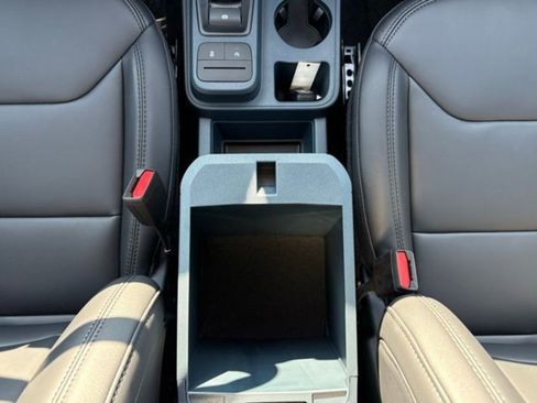 New 2025 Ford Maverick Lariat w/ Black Appearance Package image 31