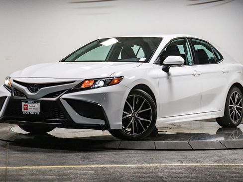 Certified 2023 Toyota Camry SE FWD image 1