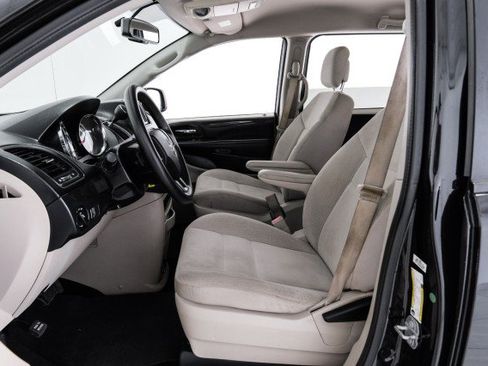 Used 2018 Dodge Grand Caravan SE w/ UConnect Hands-Free Group FWD image 26