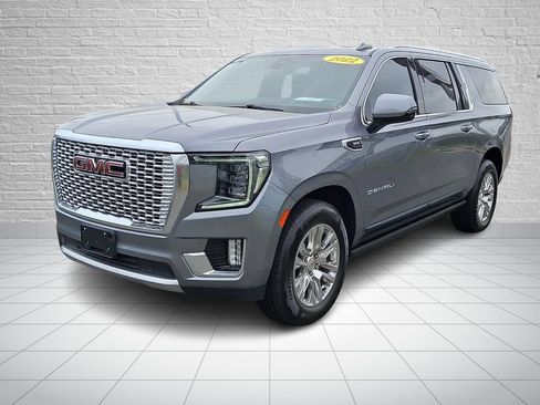 Used 2022 GMC Yukon XL Denali RWD image 1