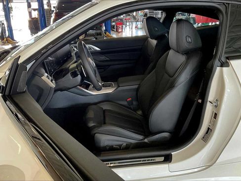 Used 2026 BMW M440i Coupe w/ Premium Package RWD image 9
