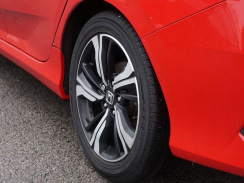 Used 2017 Honda Civic Touring image 9