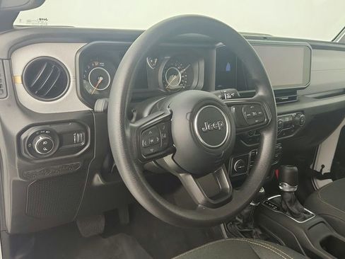 Used 2025 Jeep Gladiator Sport AWD/4WD image 34