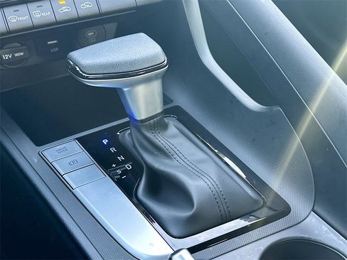 Used 2024 Hyundai Elantra SEL image 22