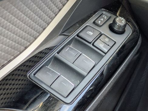 Used 2021 Toyota C-HR Limited image 23