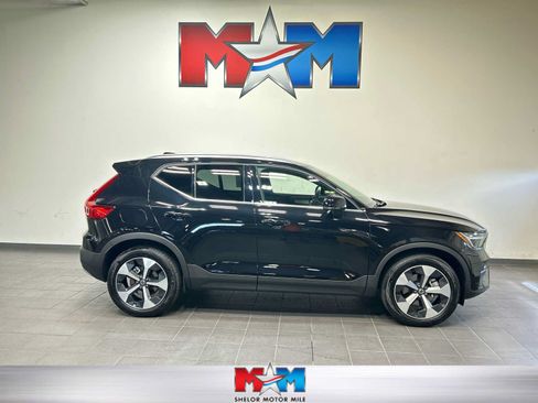 Used 2025 Volvo XC40 B5 Core w/ Protection Package Premier AWD/4WD image 1