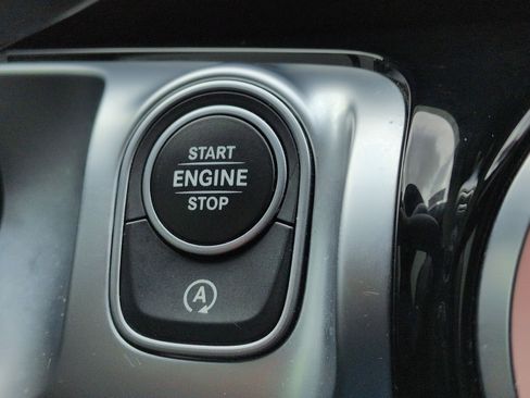 Used 2023 Mercedes-Benz GLB 250 4MATIC w/ Premium Package image 23