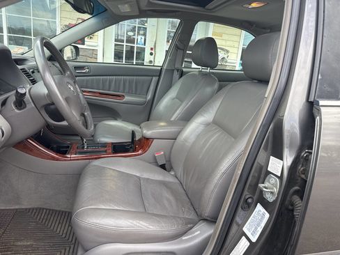 Used 2003 Toyota Camry XLE image 10