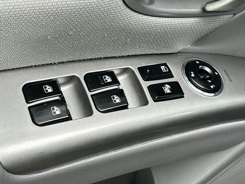 Used 2011 Hyundai Santa Fe GLS FWD image 12