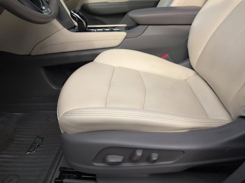 Used 2022 Cadillac XT6 Premium Luxury image 17