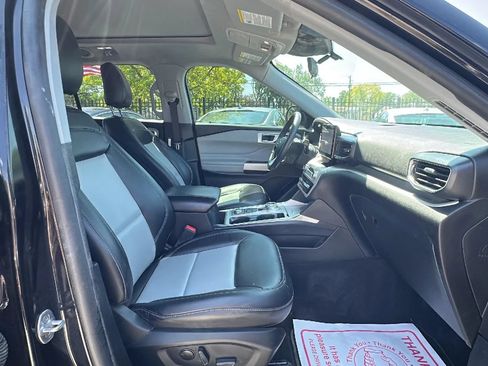Used 2022 Ford Explorer XLT w/ Equipment Group 202A AWD/4WD image 18