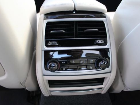 Used 2018 BMW 750i xDrive image 36