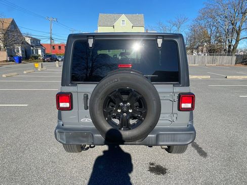 Used 2019 Jeep Wrangler Sport image 6