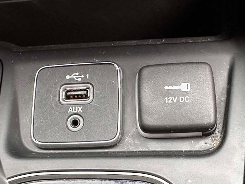 Used 2020 Jeep Cherokee Limited image 30