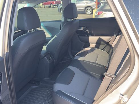 Used 2022 Kia Niro EX w/ Cold Weather Package FWD image 8