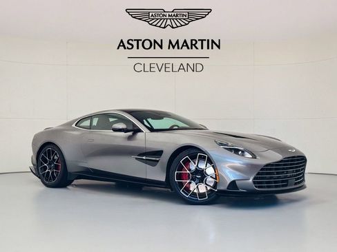 Used 2025 Aston Martin Vanquish image 1