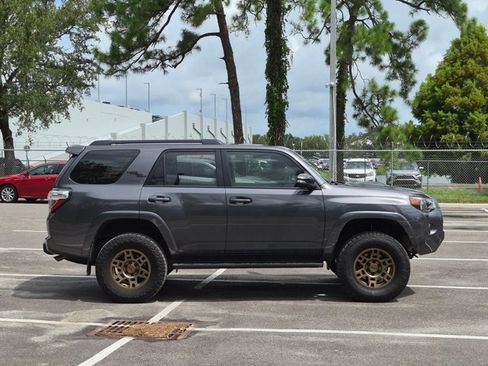 Used 2022 Toyota 4Runner TRD Off-Road Premium AWD/4WD image 4
