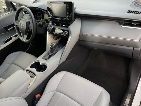 Used 2021 Toyota Venza XLE w/ Softex Package image 12