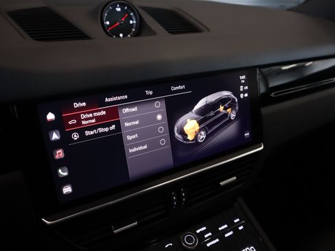 Certified 2023 Porsche Cayenne AWD/4WD image 20