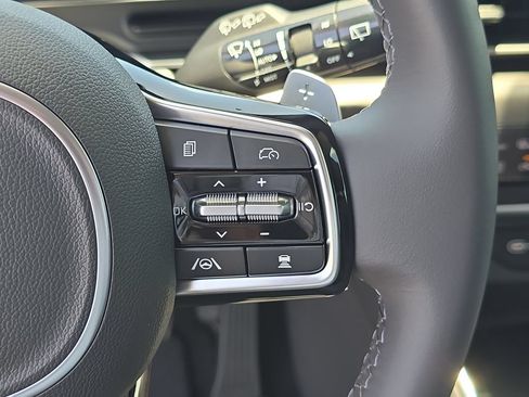 New 2026 Kia Carnival SX w/ SX Dark Edition Package FWD image 32