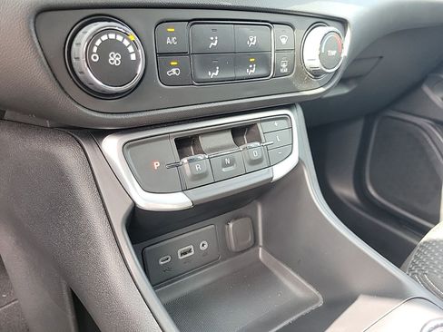 Used 2023 GMC Terrain SLE w/ Elevation Edition image 37