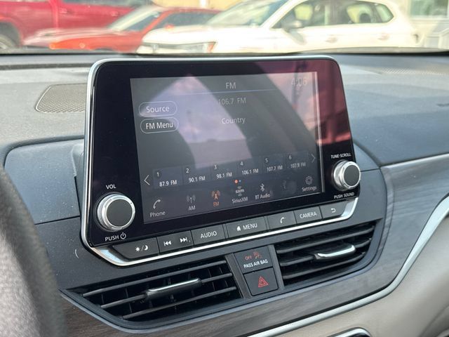 Used 2025 Nissan Altima 2.5 SV FWD image 19