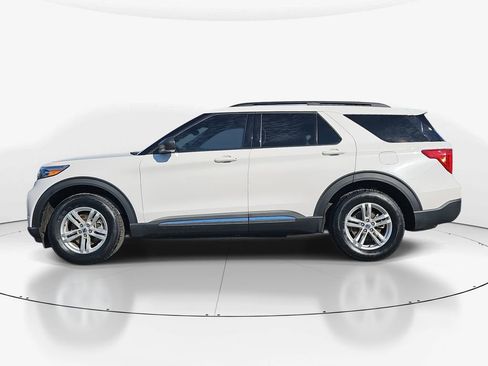 Used 2022 Ford Explorer XLT w/ Equipment Group 202A image 8