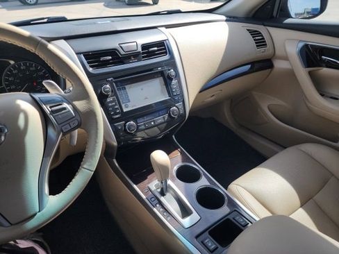 Used 2013 Nissan Altima 3.5 SL w/ Technology Pkg image 26